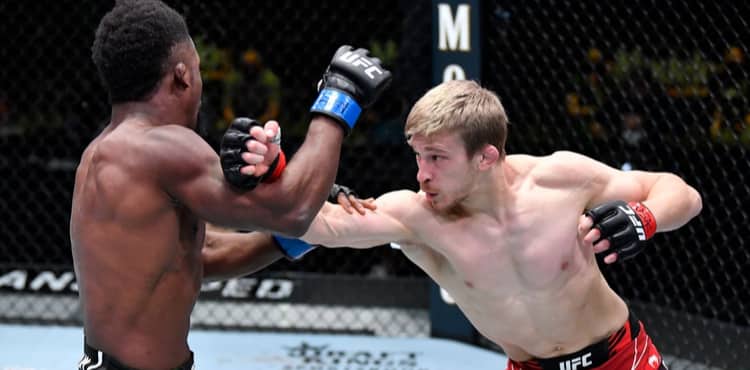 Arnold Allen punches Sodiq Yusuff at UFC Vegas 23