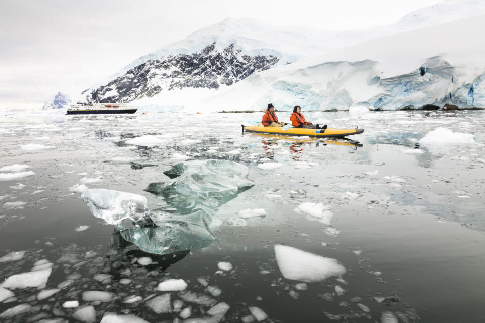 10) 92) Kayak At Midnight With 24/7 Sun