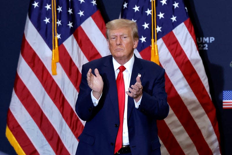 Former US President and 2024 presidential hopeful Donald Trump applauds at the end of a campaign event in Waterloo, Iowa, on December 19, 2023. An appeals court in Colorado on December 19, 2023 ruled Donald Trump cannot appear on the state’s presidential primary ballot because of his involvement in the attack on the Capitol in January 2021. - Photo: KAMIL KRZACZYNSKI (Getty Images)