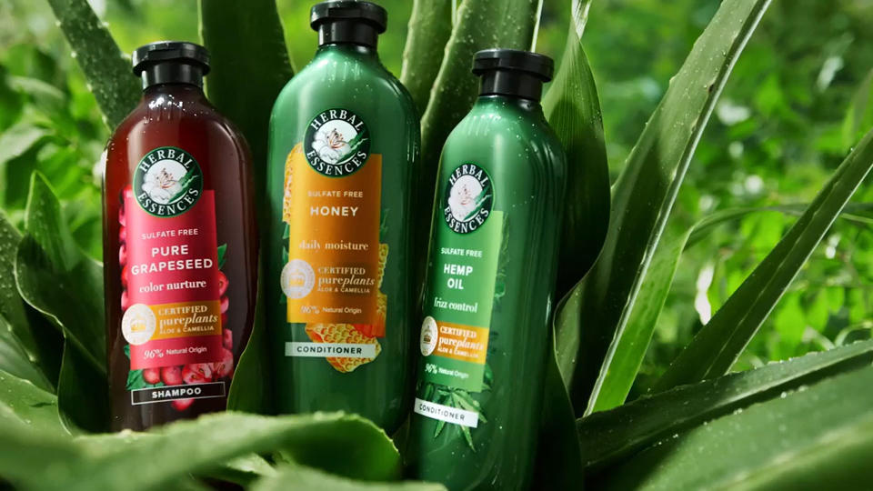 Rooted in plant science and powered by nature, Herbal Essences introduces a new line of shampoo and conditioner with Pure Plants of Aloe and Camellia Oil for nourished hair that’s surprisingly lightweight.