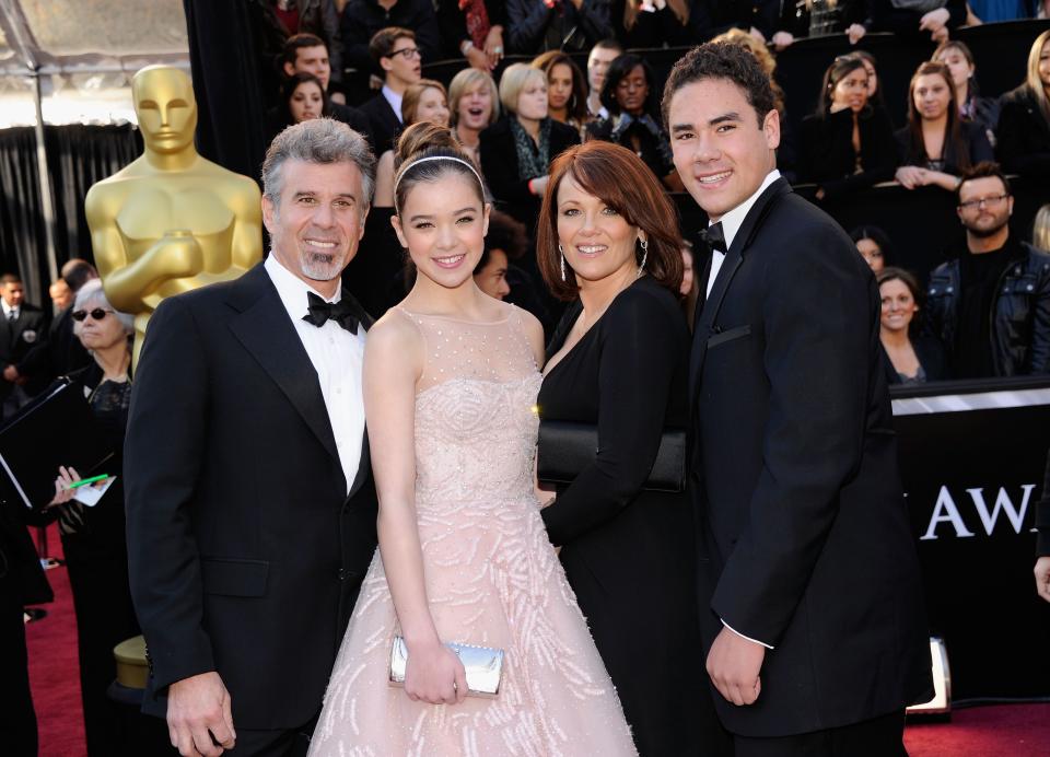 Left to right: Peter, Hailee, Cheri, and Griffin at the 2011 Academy Awards. Hailee received a Best Supporting Actress nomination for her much-lauded role in True Grit (2010).