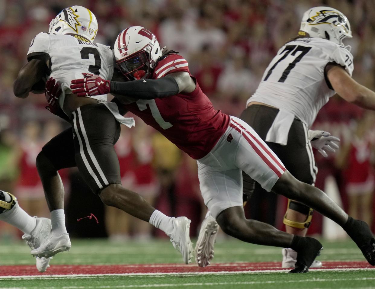 Wisconsin linebacker Jaheim Thomas stops Western Michigan running back Jaden Nixon short of a first down.