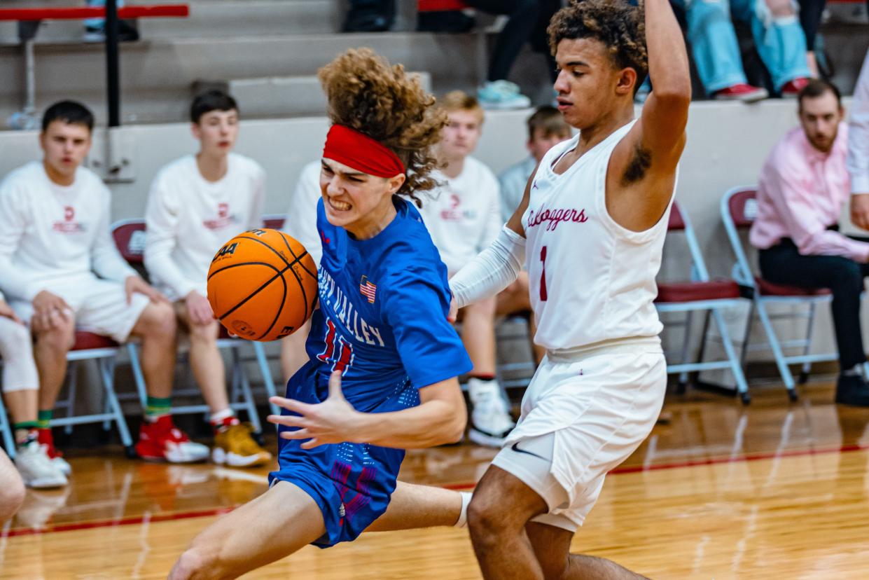 Caney Valley' (Kan.) player Jack Billingsley drives to the basket during a battle earlier this season at Dewey High. Both teams are slated to play in this week's Caney Valley (Okla.) Invitational, set to start Thursday in Ramona.