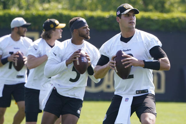 2022 Steelers training camp: Quarterbacks