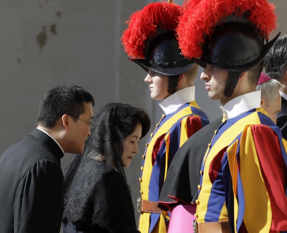 South Korean President Moon Jae-in's wife Kim Jung-sook, center, walks past two Vatican Swiss Guards ahead of her husband's private audience with Pope Francis, at the Vatican, Thursday, Oct. 18, 2018. South Korea's president is in Italy for a series of meetings that will culminate with an audience with Pope Francis at which he's expected to extend an invitation from North Korean leader Kim Jong Un to visit. (AP Photo/Andrew Medichini)