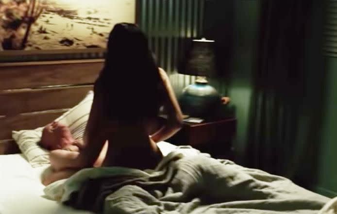 Model Jessica Gomes steps off the runway and into the bedroom in her latest feature film, getting up close and personal with none other than Bruce Willis. Source: Youtube