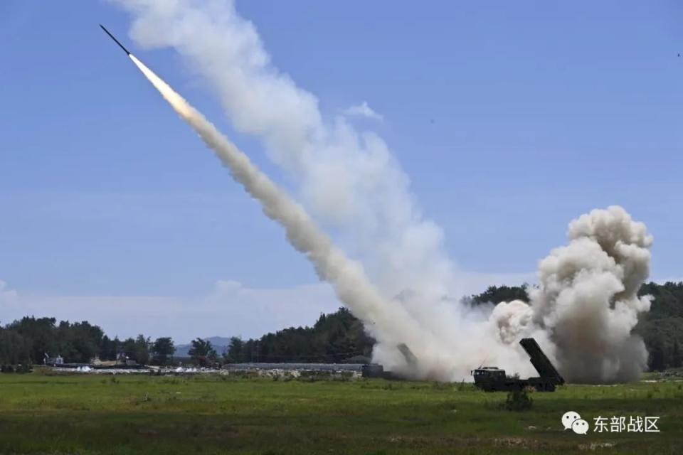 圖為中共東部戰區4日向台灣海域發射長程飛彈。 (圖:取自東部戰區微信)