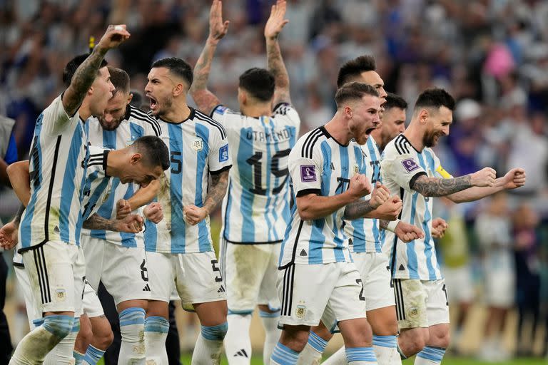 La selección argentina festeja el pase a semifinales luego de derrotar a Países Bajos, mediante los penales, tras un 2 a 2