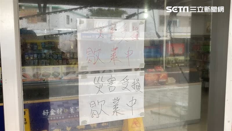 車城鄉便利商店災損嚴重，直接貼出暫停營業告示。（圖／翻攝畫面）