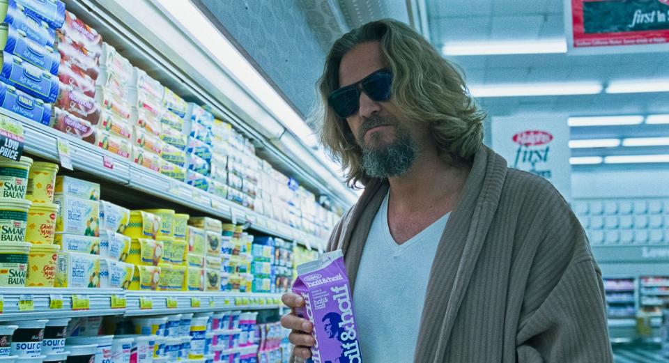 USA. Jeff Bridges in a scene from the (C) Gramercy Pictures movie : The Big Lebowski (1998). PLOT:  Ultimate L.A. slacker Jeff 