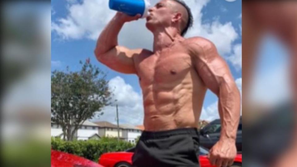 靠著勤奮的鍛鍊和大量攝取蛋白質，費爾南多練出超扎實的肌肉。（圖／翻攝自紐約郵報）