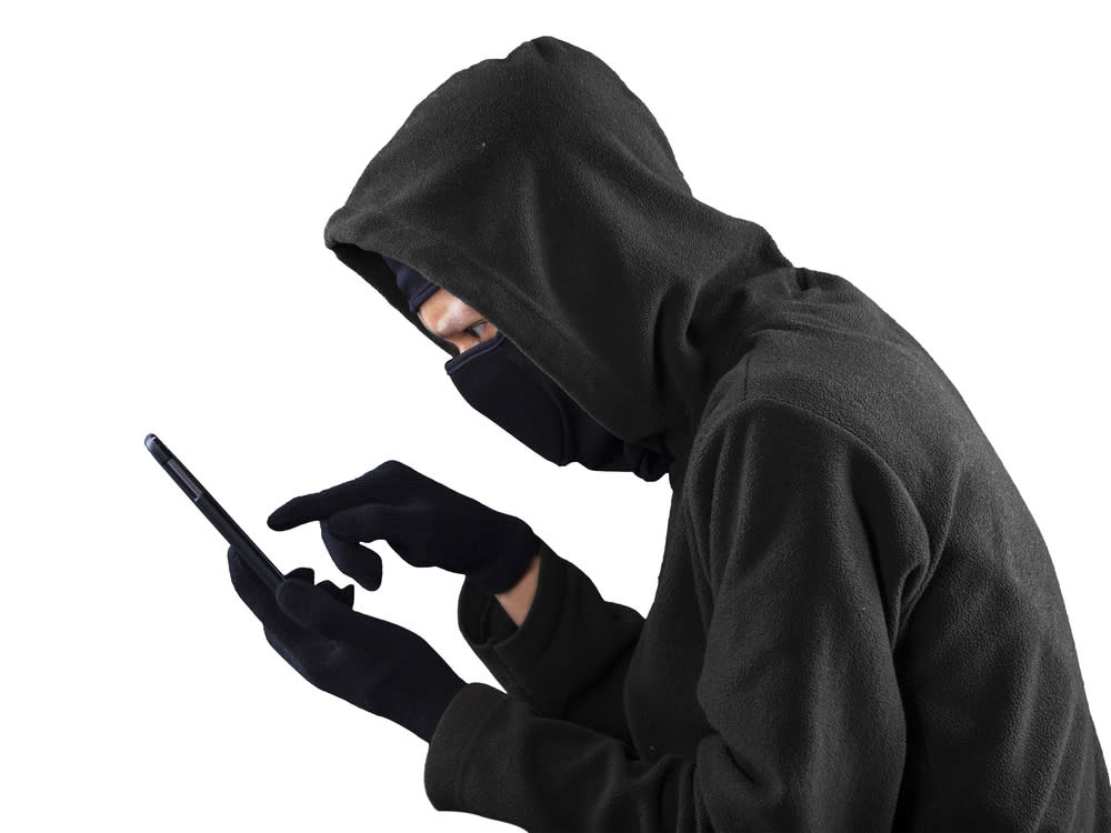 Viele Verbrecher versuchen an die privaten Daten auf Smartphones zu kommen (Symbolbild) (Bild: Creativa Images/Shutterstock.com)