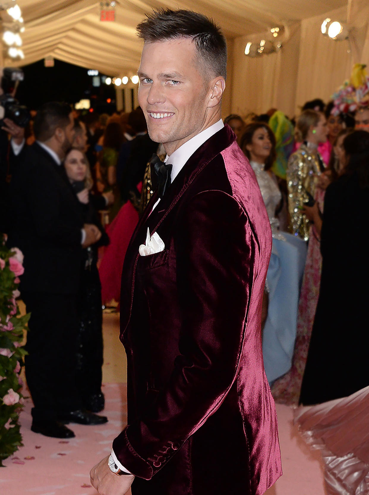 LOL! Tom Brady’s Kentucky Derby Outfit Draws ‘Roger Rabbit’ Comparisons