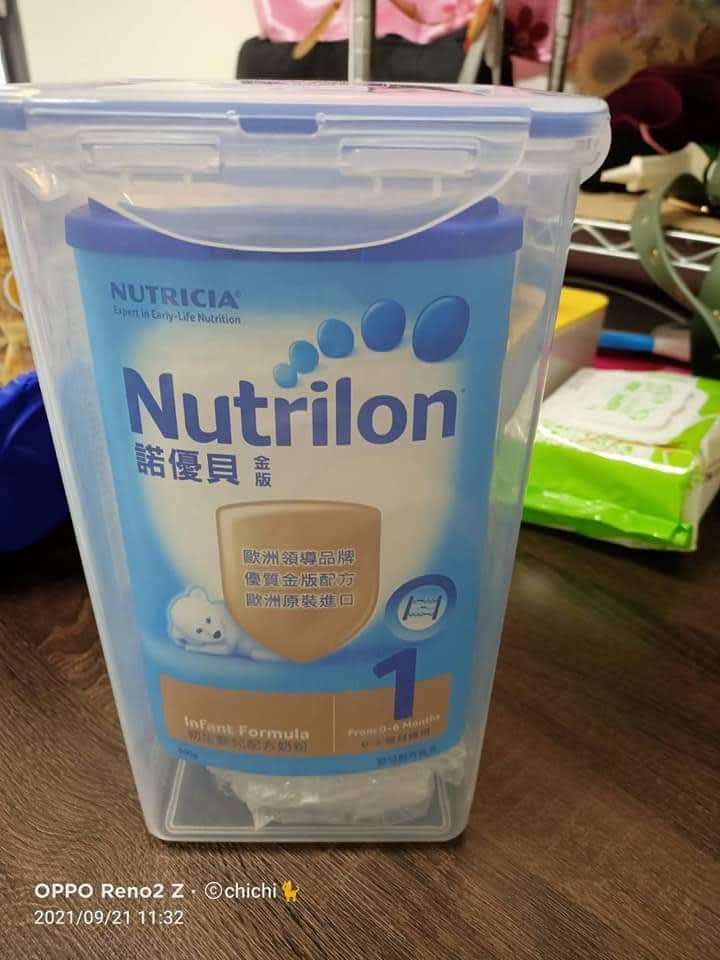 網友表示奶粉買回來時就立刻放進保鮮盒存放。（圖／翻攝自爆怨2公社）
