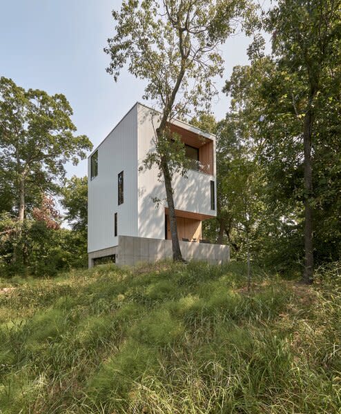 dSPACE Studio designed 2,200-square-foot weekend house in Beverly Shores, just steps from Lake Michigan. Located within the Indiana Dunes State Park, the house is perched atop a large dune on site.