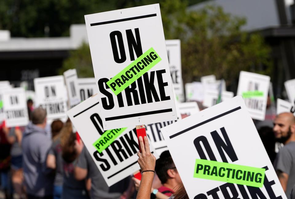 Aug 16, 2022; Columbus, Ohio, USA;  Parents and Teachers rally in support of the school union (CEA) before the start of the Columbus City Schools board meeting on Tuesday evening on August 16, 2022.