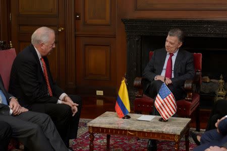 U.S. Under Secretary of State for Political Affairs Thomas Shannon speaks with Colombia's President Juan Manuel Santos during the VII High Level Dialogue between Colombia and U.S. in Bogota, Colombia March 1, 2018. Colombian Presidency/Handout via REUTERS ATTENTION EDITORS - THIS IMAGE HAS BEEN SUPPLIED BY A THIRD PARTY.