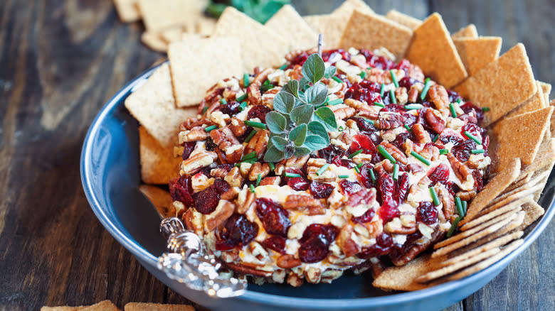 Fruit-based dip and crackers