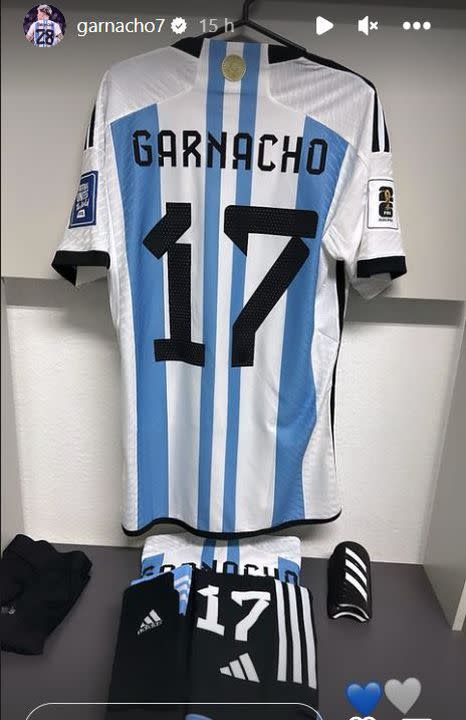 Camiseta, pantalón y canilleras, el atuendo de Alejandro Garnacho en el día de su debut con la selección argentina