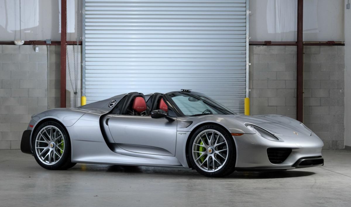 A Pristine Platinum Porsche 918 Spyder With Just 966 Miles Is up for  Auction - Yahoo Sports