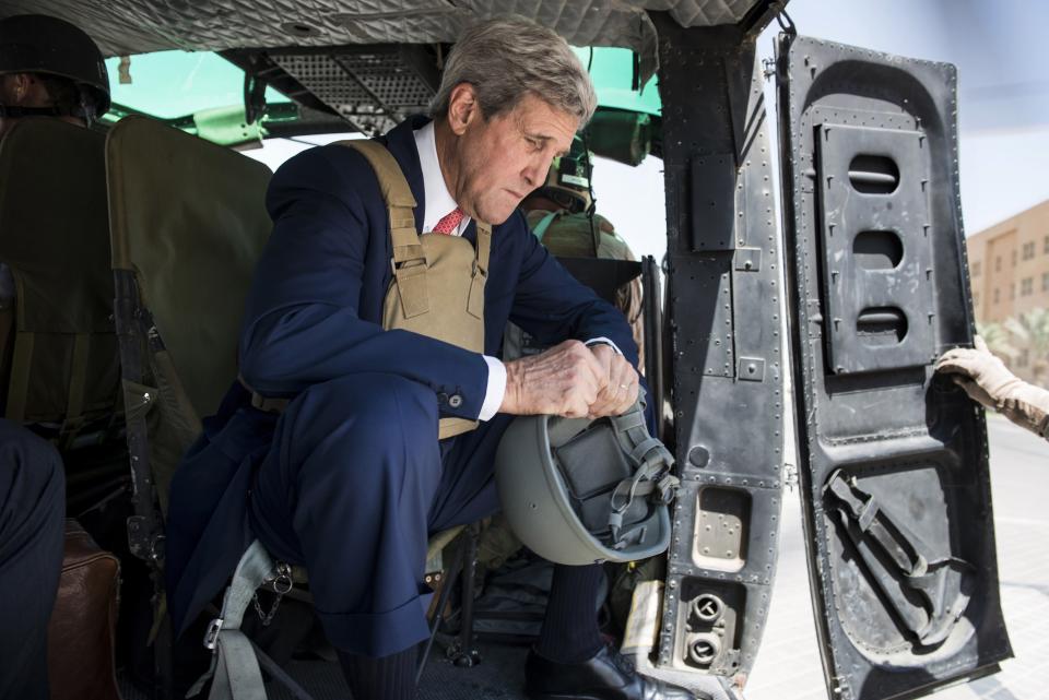 U.S. Secretary of State John Kerry waits in a helicopter in Baghdad September 10, 2014. Kerry arrived in Baghdad on Wednesday as he began a tour of the Middle East to build military, political and financial support to defeat Islamic State militants controlling parts of Iraq and Syria. REUTERS/Brendan Smialowski/Pool (IRAQ - Tags: POLITICS)