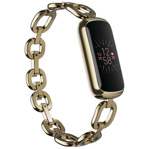 Fitbit Luxe bracelet. Image via Best Buy