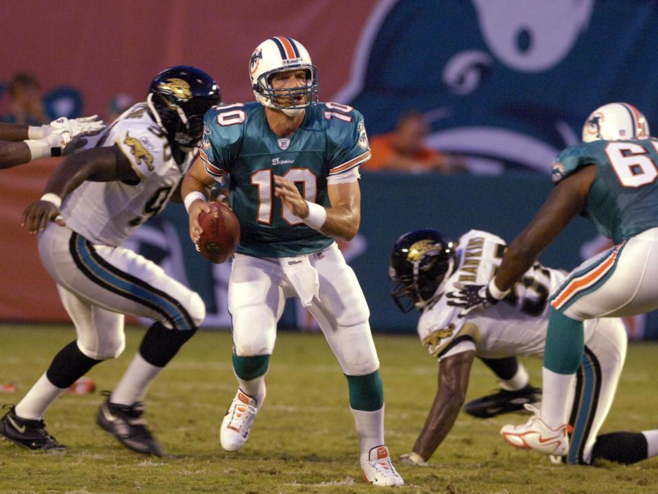 MIAMI, FL - AUGUST 11:  Quarterback Trent Green #10 of the Miami Dolphins looks for a pass against the Jacksonville Jaguars at Dolphin Stadium on August 11, 2007 in Miami, Florida.  (Photo by Al Messerschmidt/Getty Images)