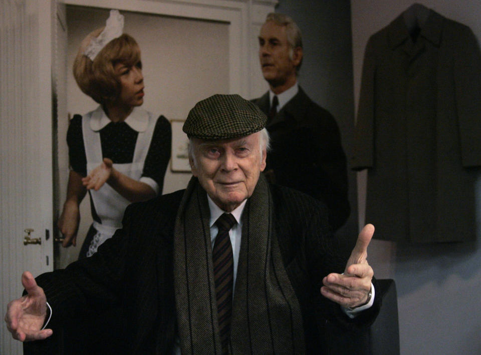 German humorist Victor von Buelow, known as 'Loriot', poses next to an installation of his former work at an exhibition in Berlin, November 5, 2008. A Berlin film museum marks the 85th birthday of von Buelow and opens this exhibition to the public from November 6 to March 29, 2009 in the German capital.     REUTERS/Tobias Schwarz     (GERMANY)