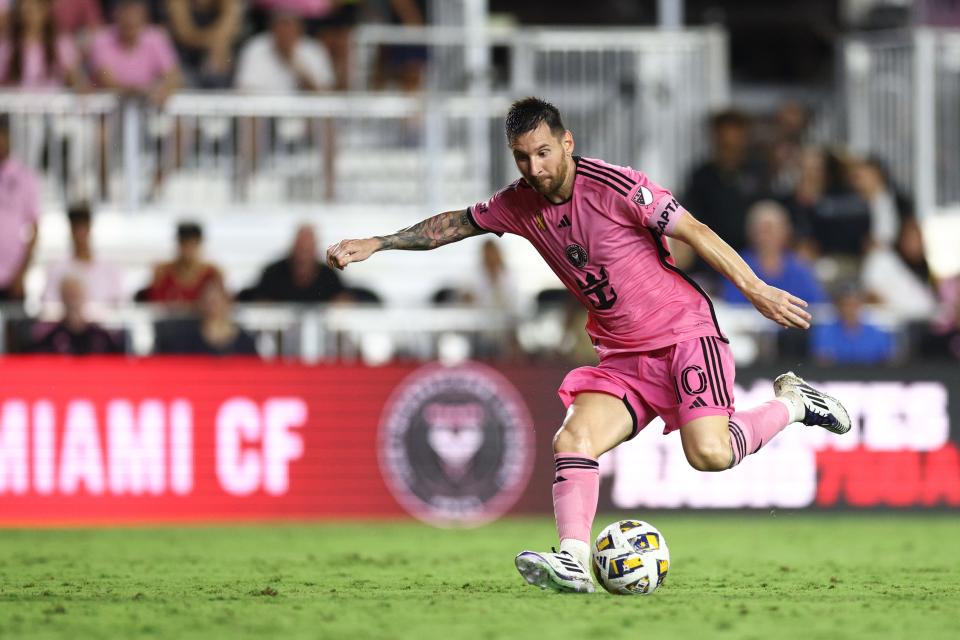 Sep 28, 2024; Fort Lauderdale, Florida, USA; Inter Miami CF forward Lionel Messi (10) plays the ball in the second half against the Charlotte FC at Chase Stadium. Mandatory Credit: Nathan Ray Seebeck-Imagn Images