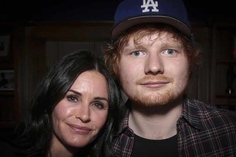 Courteney Cox junto a Ed Sheeran, amigos y compañeros de baile