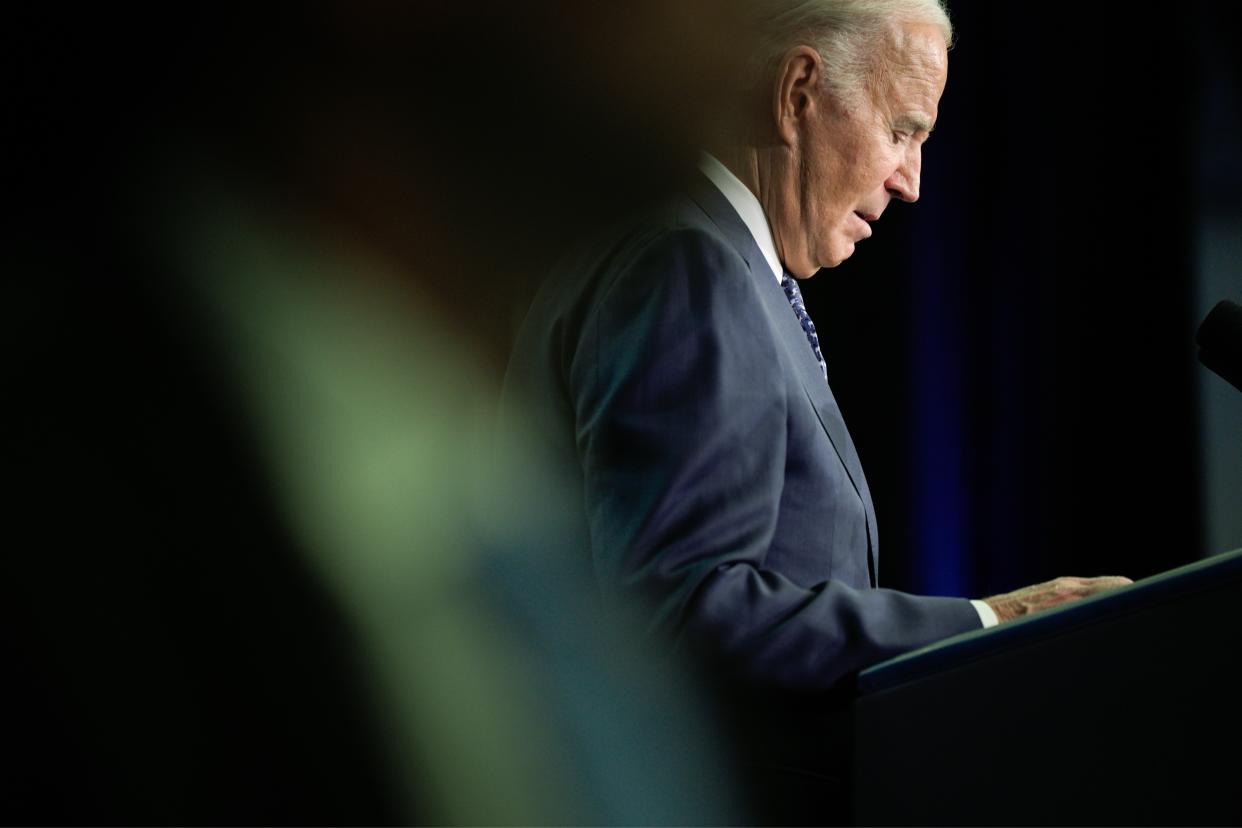 El presidente Joe Biden dirige un discurso durante la conferencia sobre asuntos del caucus demócrata de la Cámara de Representantes en Leesburg, Virginia, el 8 de febrero de 2024. (Kent Nishimura/The New York Times)