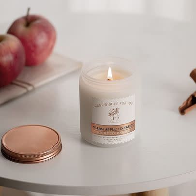 This apple and cinnamon scented candle