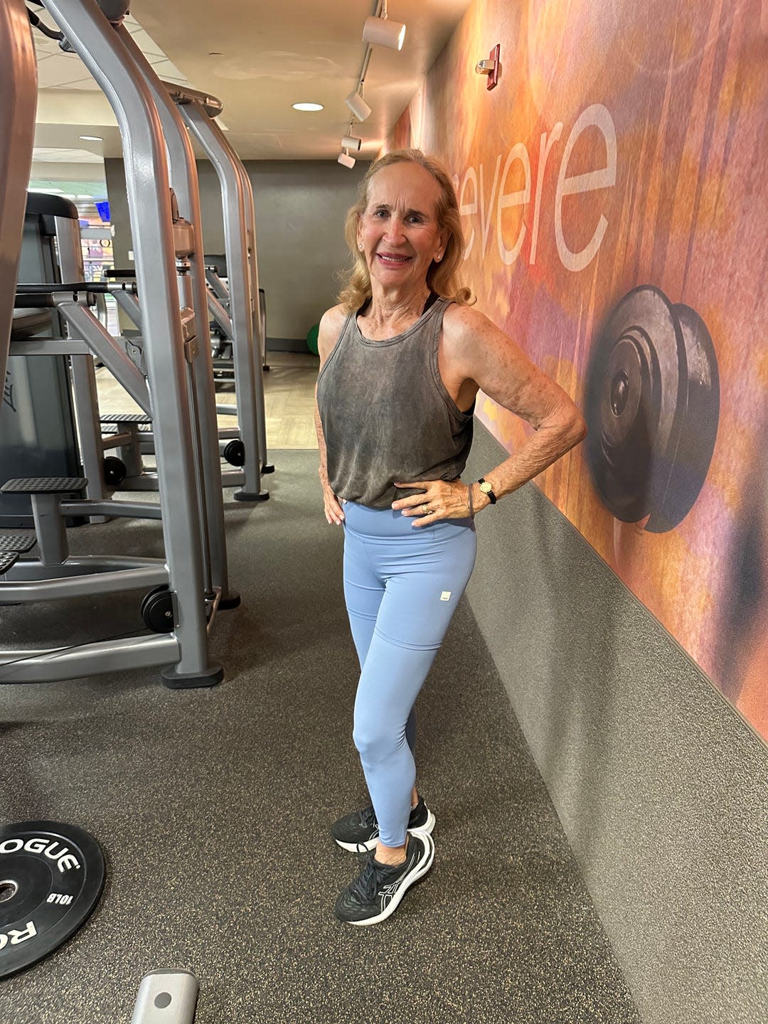 elaine paddor at the gym wearing her new vuori outfit