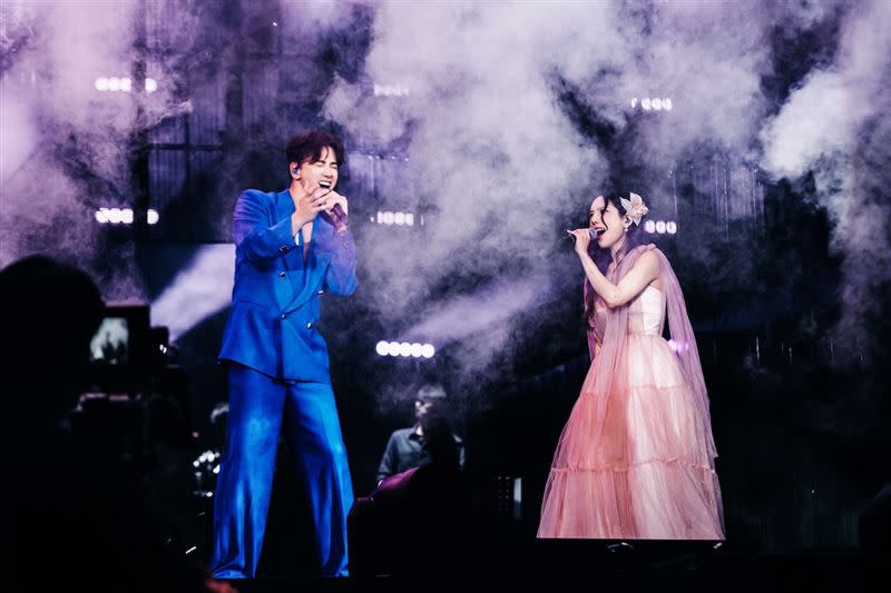 李聖傑巡演首場在武漢開唱，帶來第一萬次的〈痴心絕對〉。（圖／華納音樂提供）