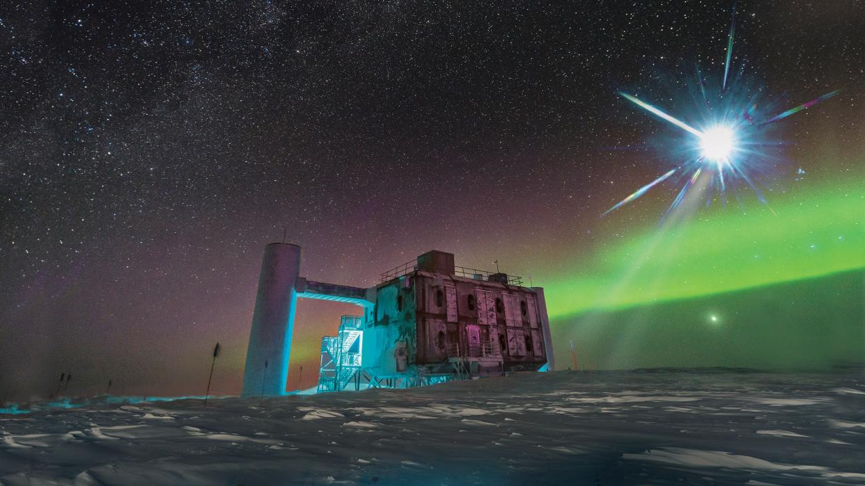  IceCube Neutrino Observatory sits beneath a green aurora in the icy Antarctic 