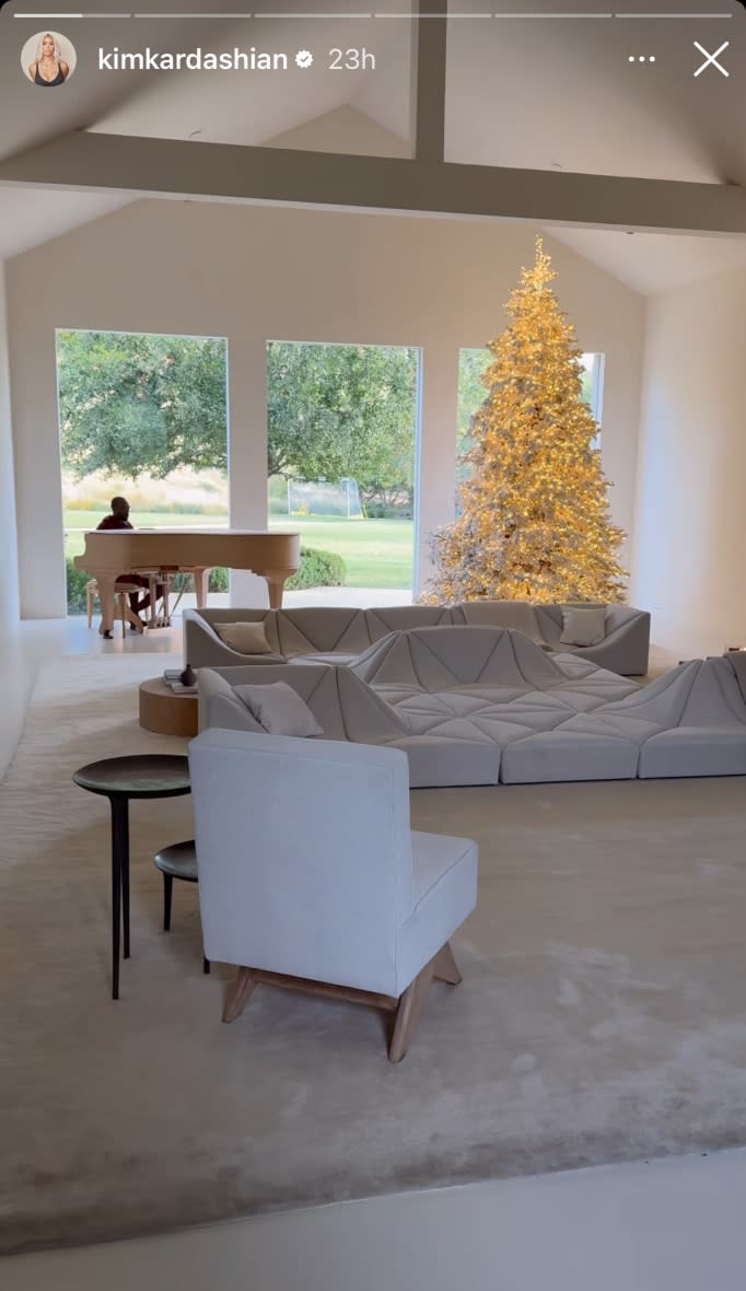Kim Kardashian's Over-the-Top Christmas Decorations Reveal a Wintery ...