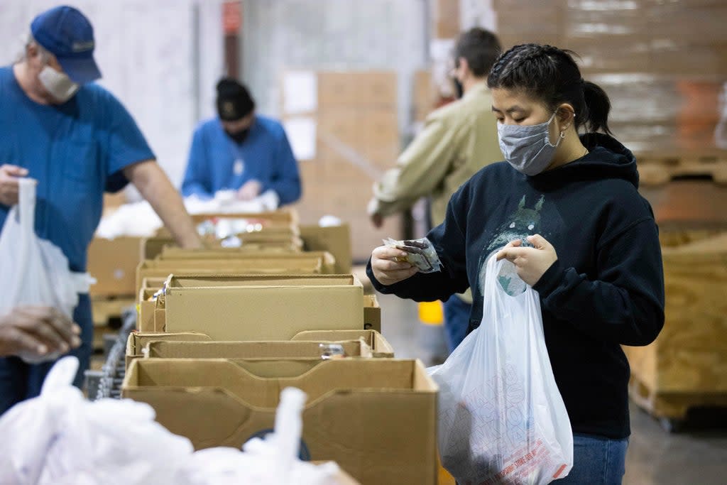 Hunger in America Volunteers (Copyright 2022 The Associated Press. All Rights Reserved.)