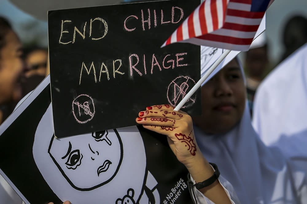 Students protest against child marriage outside the Parliament in Kuala Lumpur November 13, 2018. — Picture by Hari Anggara