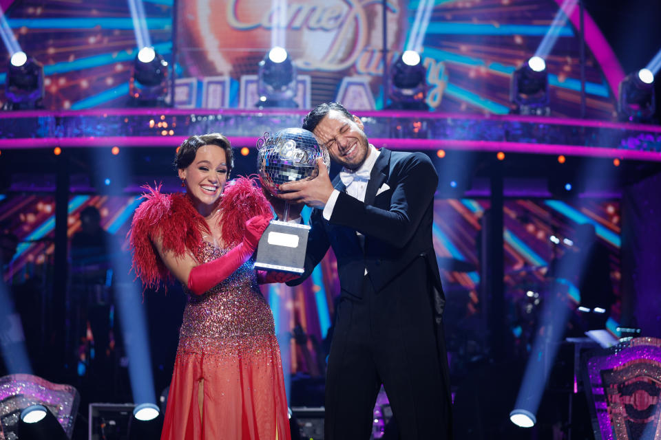 Ellie Leach and Vito Coppola holding the Strictly Come Dancing 2023 trophy