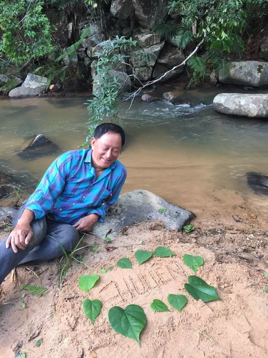 Dad's romantic pic, take one. (Photo: Angeline Tu Tran)