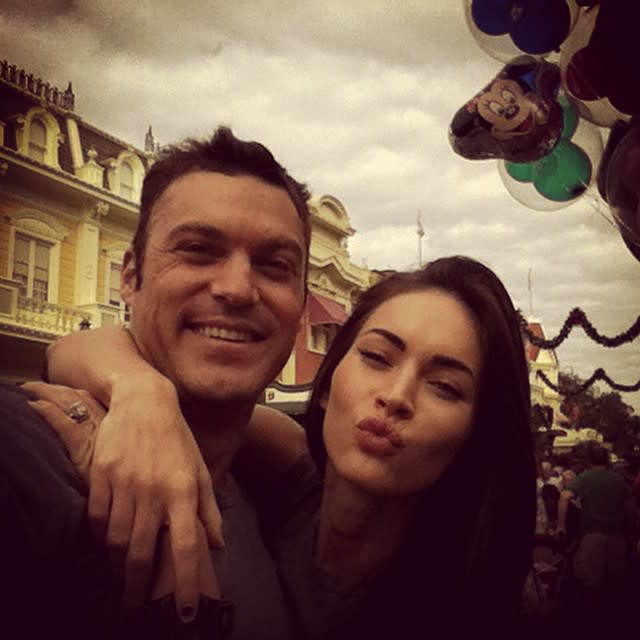 <p>En 2004, Megan Fox et Brian Austin Green tombent amoureux sur le tournage de la série “La star de la famille”. Deux ans plus tard, ils se fiancent avant de se séparer en février 2009. Ils se remettent ensemble quelques mois plus tard, en juin 2010, se fiancent et se marient. En août 2015, malgré deux petits garçons, ils annoncent leur divorce mais se réconcilient une nouvelle fois. En cause, la troisième grossesse, à l’époque, de Megan Fox. Crédit photo : Instagram arent_you_that_guy </p>