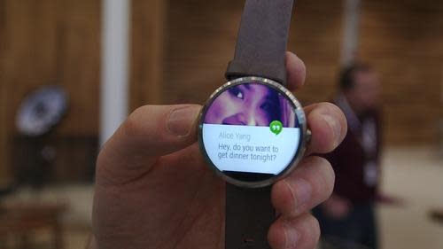 Motorola Moto 360 smartwach showing a text