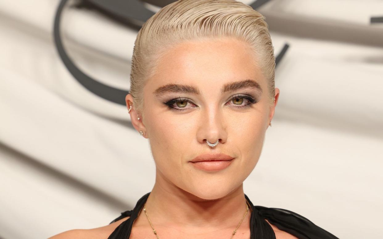 Die britische Schauspielerin Florence Pugh wurde bei einem Fan-Event in Brasilien mit einem unbekannten Gegenstand beworfen. (Bild: 2023 Getty Images/Pascal Le Segretain)