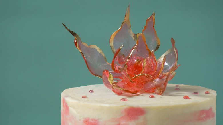 Isomalt flower on cake