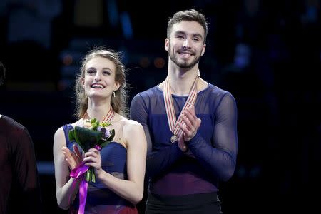 Figure Skating - ISU World Figure Skating Championships - Ice Dance Free Dance - Boston, Massachusetts, United States - 31/03/16 - Gabriella Papadakis and Guillaume Cizeron of France accept their gold medals. REUTERS/Brian Snyder