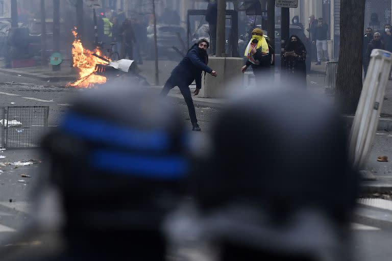 Protesta contra el reciente tiroteo en el centro cultural kurdo en París