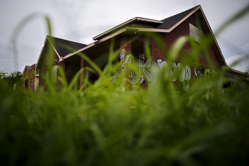 An abandoned house after Hurricane Katrina is seen in the Lower Ninth Ward neighborhood of New Orleans, Louisiana, August 18, 2015. (REUTERS/Carlos Barria)