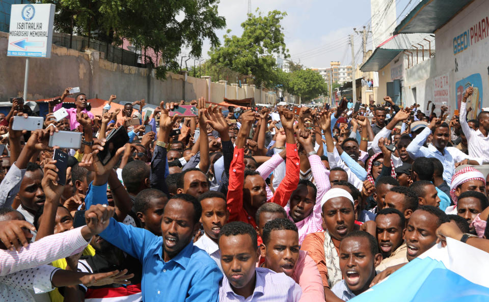 <p>Somalis attend a protest against President Donald Trump’s decision to recognize Jerusalem as the capital of Israel, in Mogadishu, Somalia, Dec. 8, 2017. (Photo: Feisal Omar/Reuters) </p>