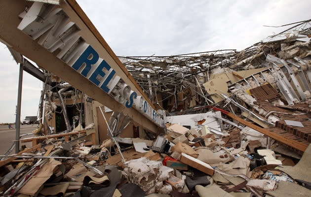 En mayo, un tornado de casi un kilómetro de ancho colocó la ciudad de Joplin, situada a unos 250 kilómetros al sur de Kansas City, en el mapa. La ciudad entera quedó convertida en un montón de escombros tras el paso de un tornado que provocó la muerte de más de un centenar de personas y heridas a más de un millar. (Scott Olson/Getty Images)