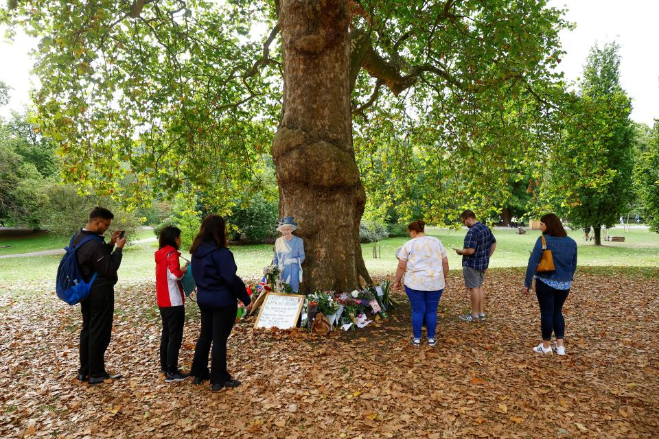 Mourners gather around a tree in St James’s Park (REUTERS)